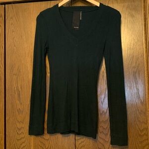 {Heather By Bordeaux} Women's Forest Green V-Neck Long Sleeve Ribbed Top